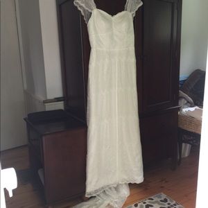 Lace wedding dress, creamy white, size 16